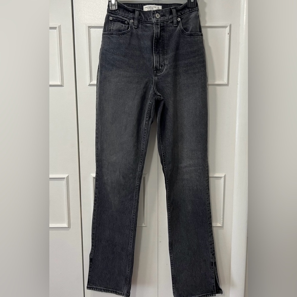 NWT! Abercrombie & Fitch curve love the 90s Straight Ultra High Rise